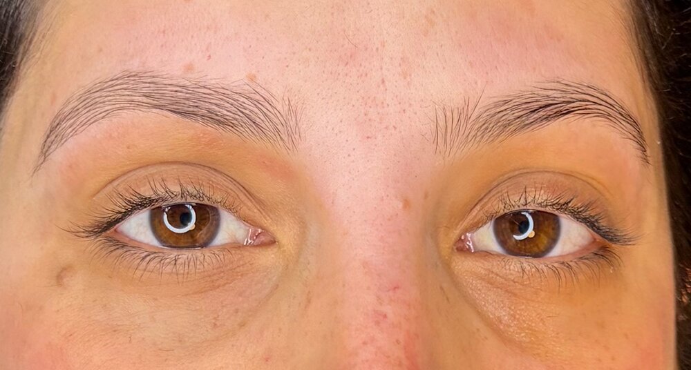 אחרי עיצוב גבות