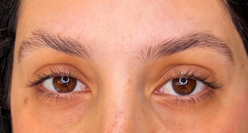 לפני עיצוב גבות