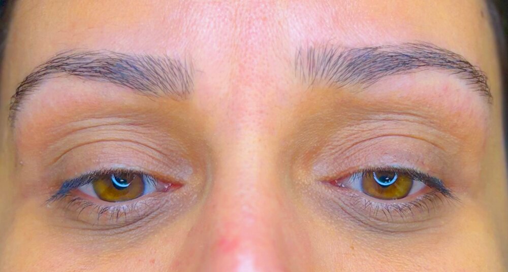 אחרי עיצוב גבות