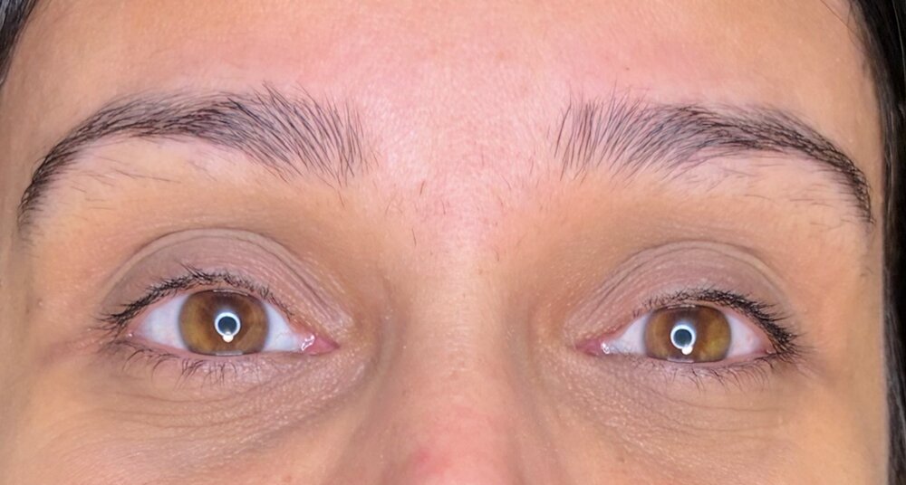 לפני עיצוב גבות